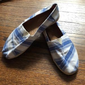 toms slip on